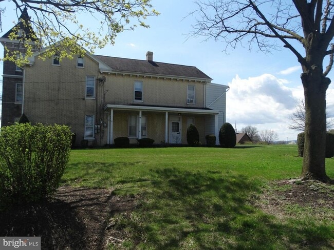 Building Photo - 130 S Antrim Way