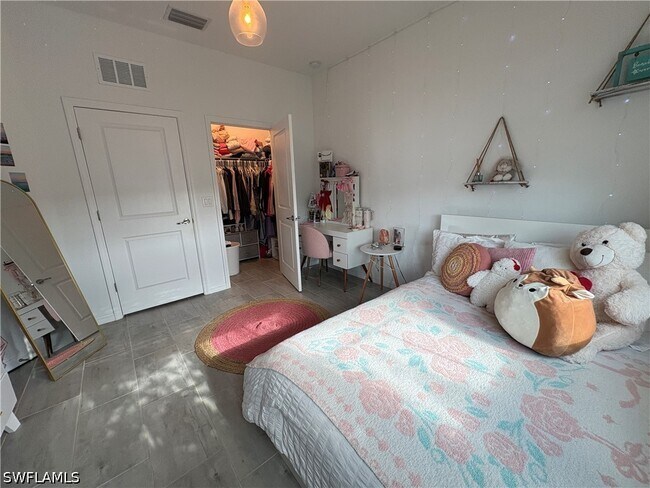 Building Photo - 2458 Orchard St