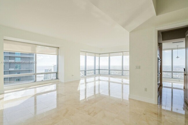 Building Photo - 1425 Brickell Ave