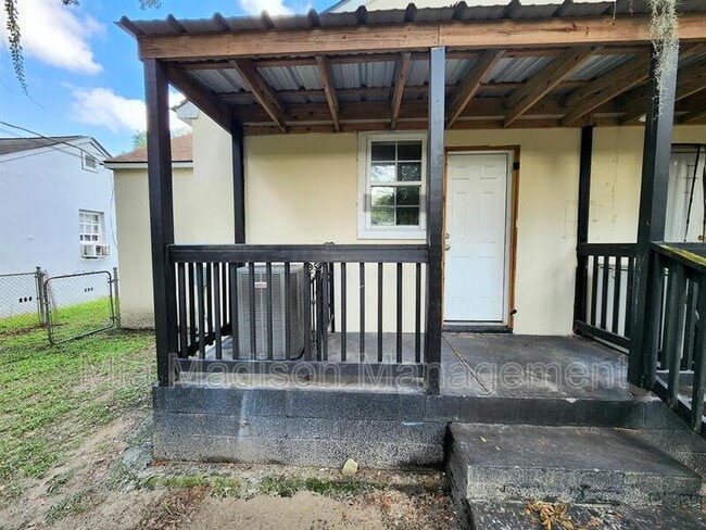 Building Photo - 131 Hibiscus Ave
