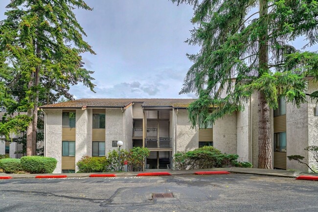 Building Photo - 10424 NE 32nd Pl