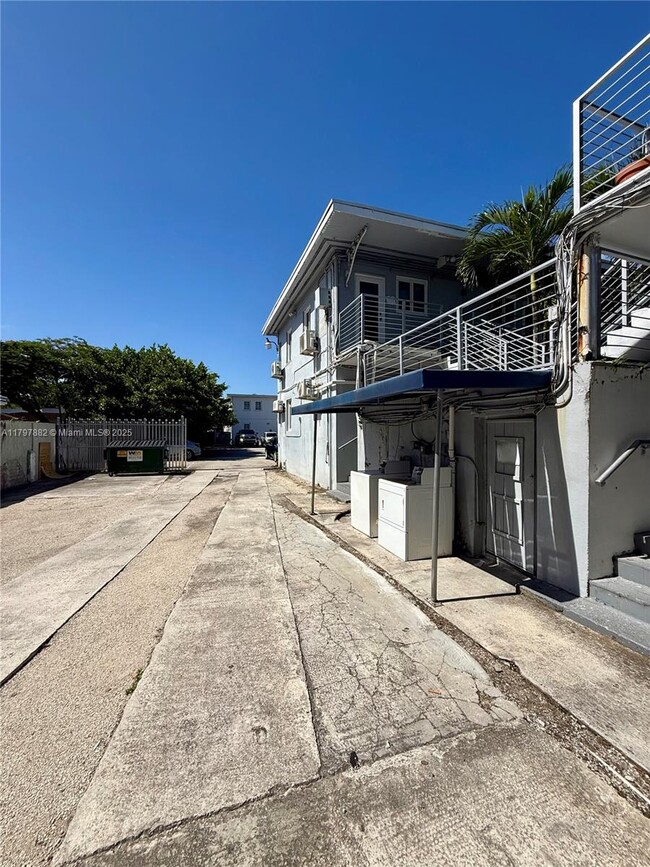 Building Photo - 5305 Biscayne Blvd
