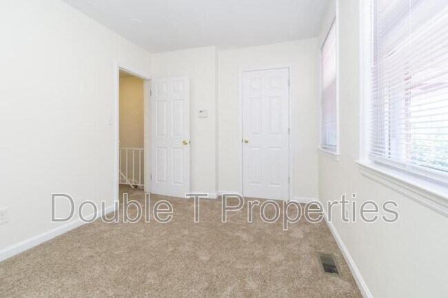 Building Photo - 3033 Seamon Ave