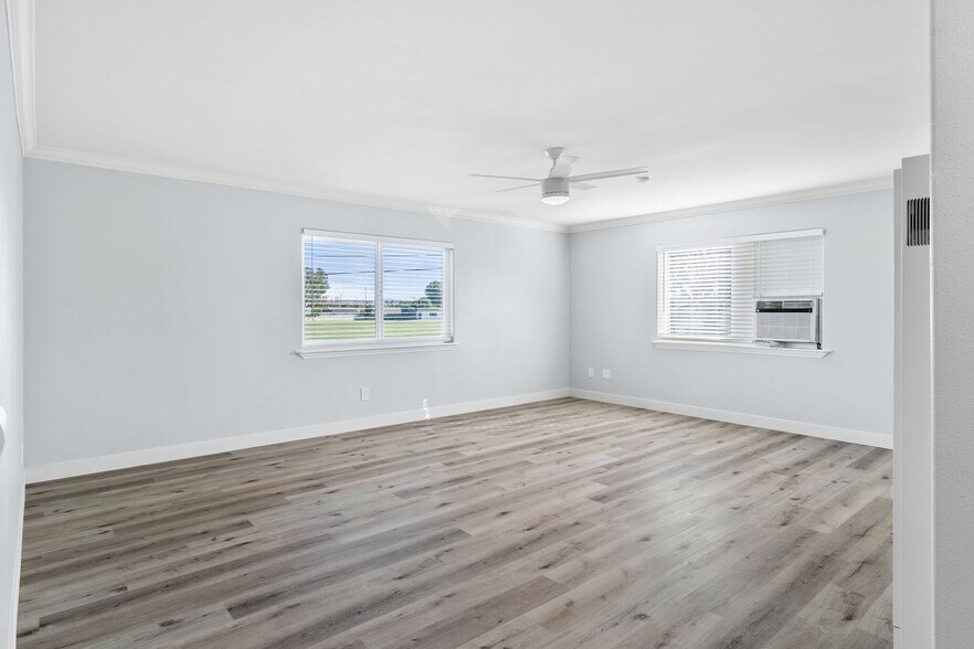 Building Photo - 2884 La Salle Ave