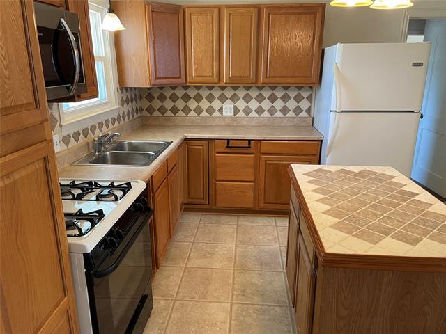 Building Photo - 2430 Dunloe Dr