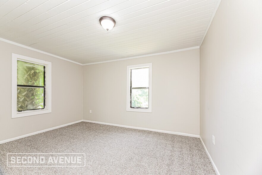 Building Photo - 1594 W 30th St