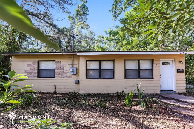 Building Photo - 5453 Oak Forest Dr