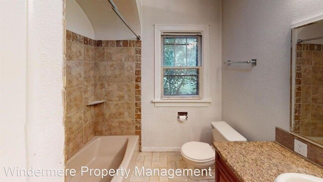 Building Photo - 3 br, 1.5 bath House - 217 Howard Street