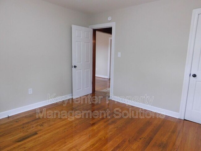 Building Photo - 1008 Perry St