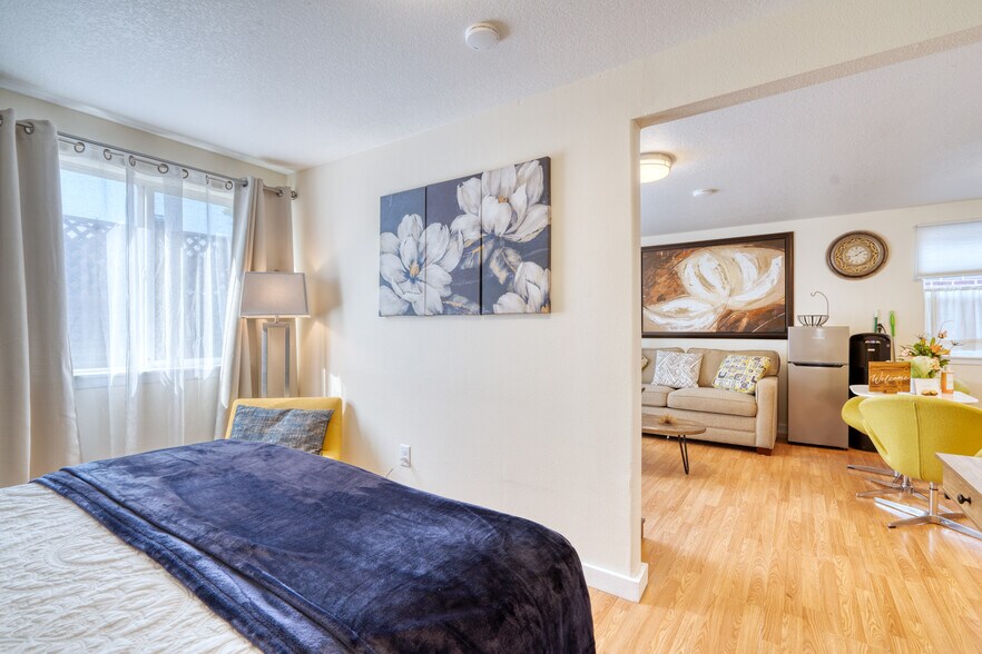 Building Photo - 1676 SE Marion St