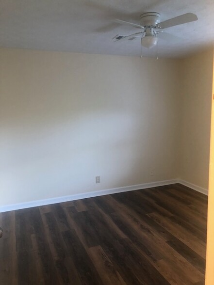 Building Photo - 5012 Leeshire Trail