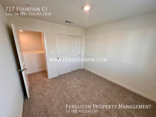 Building Photo - 717 Fountain Ct