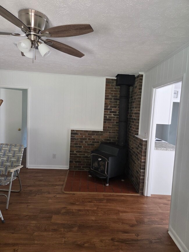 Building Photo - 1118 Country Cir