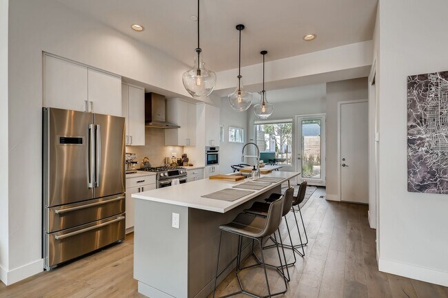 Building Photo - Contemporary Townhome with Rooftop Deck-Flatiron Views