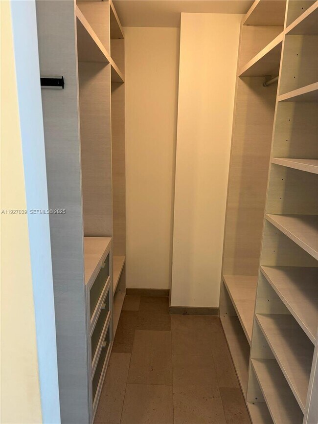 Building Photo - 68 SE 6th St