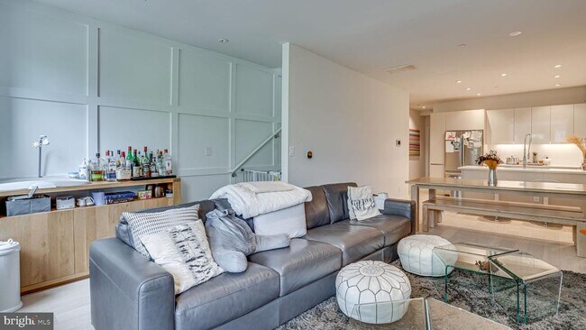 Building Photo - 2003 1st St NW