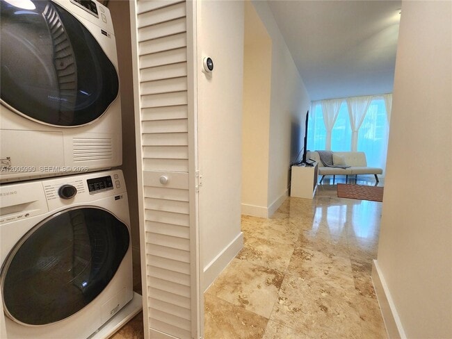 Building Photo - 3505 S Ocean Dr