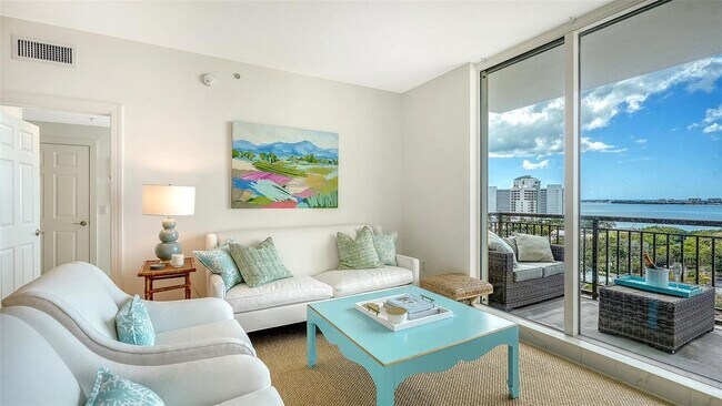 Building Photo - 800 N Tamiami Trl