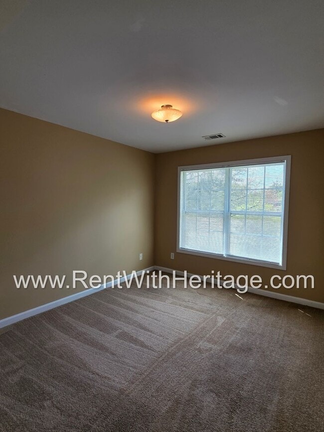 Building Photo - Gorgeous 5bd /3.5 bath Home/ Upgrades Galore/ Attention to Detail/ Great Location