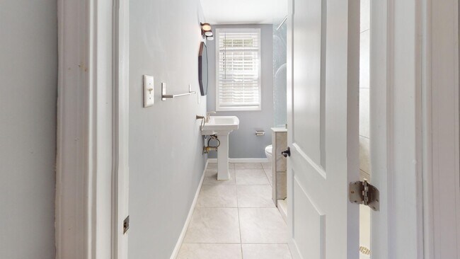 Building Photo - Newly Updated Silver Spring Three Bedroom ...
