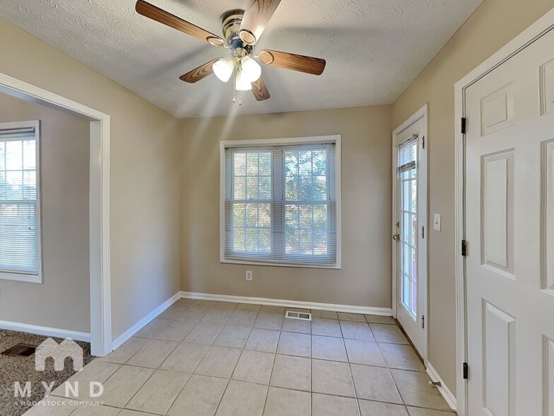 Building Photo - 123 Eagle Glen Dr