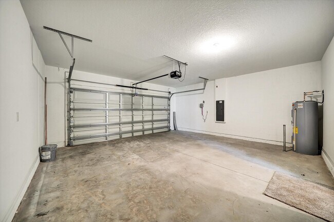 Building Photo - 10520 Farm Hl Ave