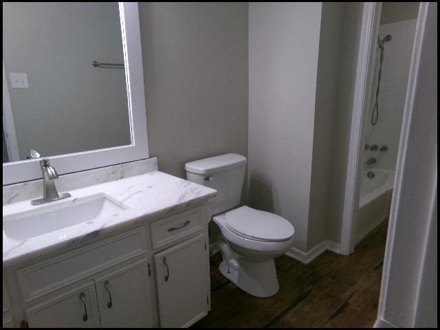 Building Photo - 408 W 4th St