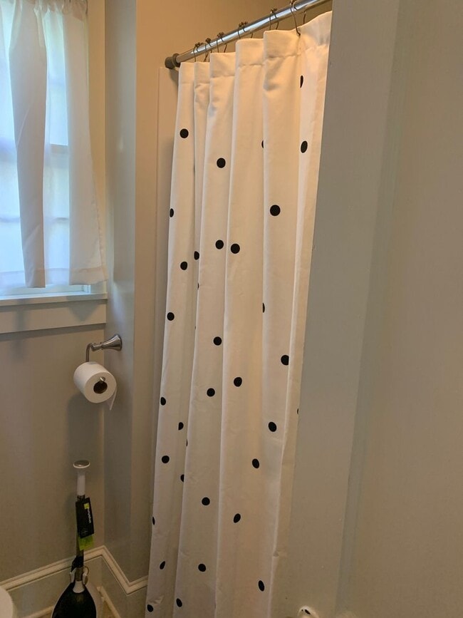 Building Photo - Single Family Home Minutes from Downtown Lexington