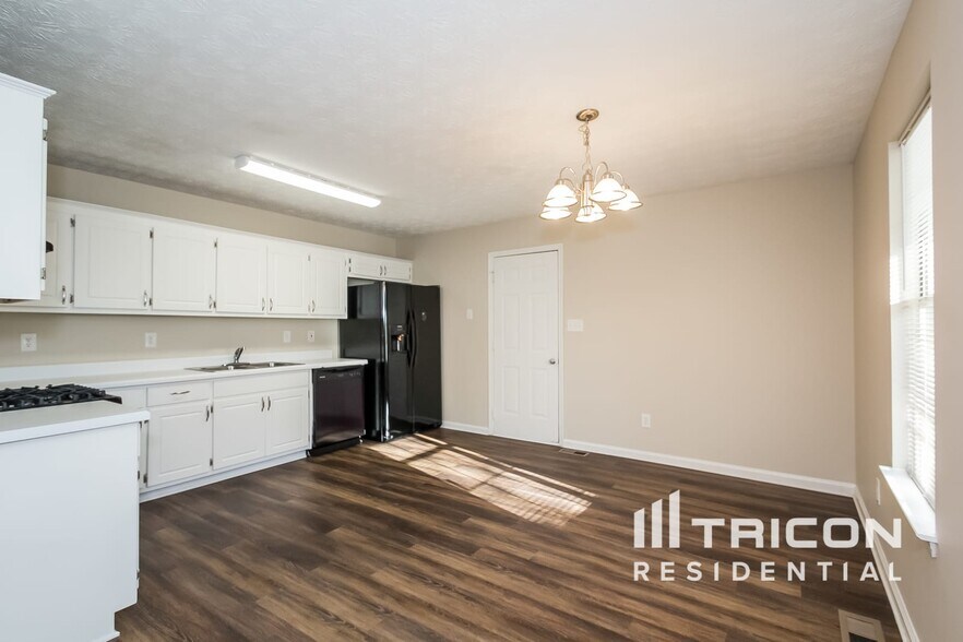 Building Photo - 325 Barr Cir