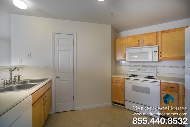 Building Photo - 2 Homefield Gardens Dr