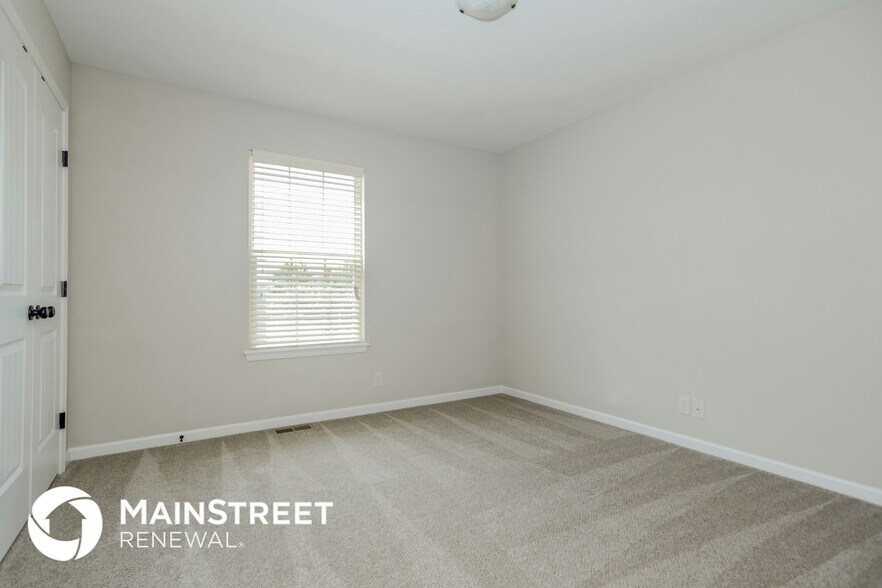 Building Photo - 901 E Rockville Terrace