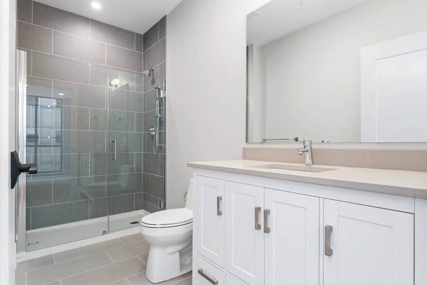 Building Photo - 350 Oliver Ave