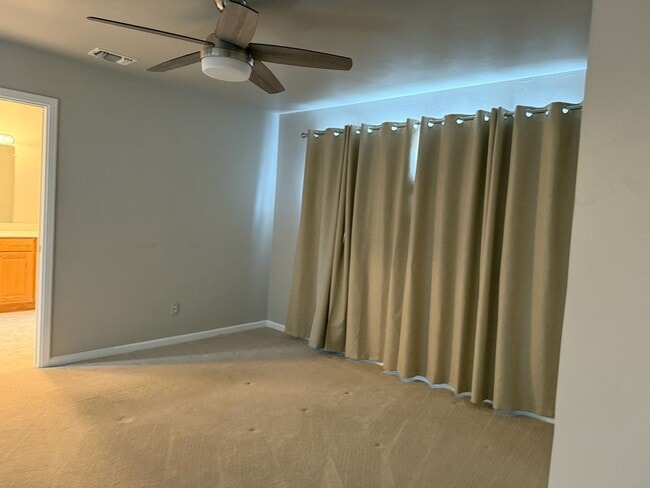 Building Photo - Spacious 3 bed 2 bathroom with 2 car garage
