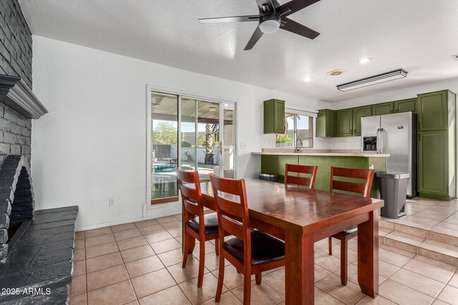 Building Photo - 2361 E Riviera Dr
