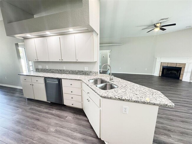 Building Photo - 346 Sterling Dr