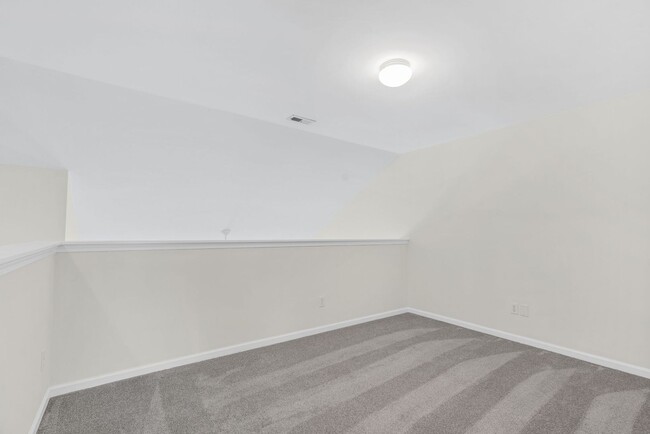 Building Photo - Beautiful 3 Bedroom 2.5 Bathroom Townhome ...