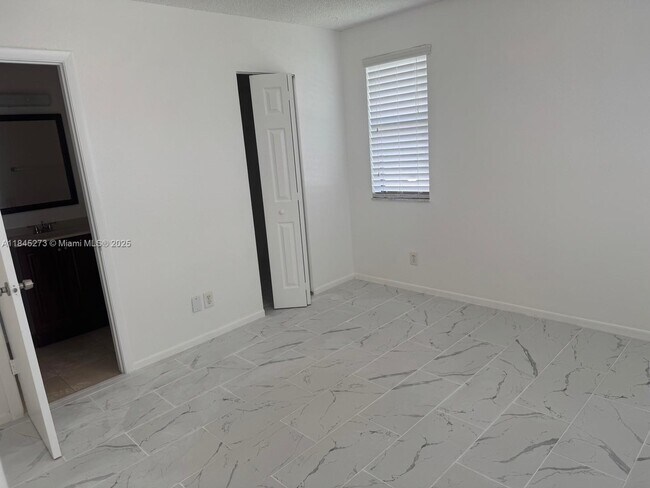 Building Photo - 908 NW 106th Terrace