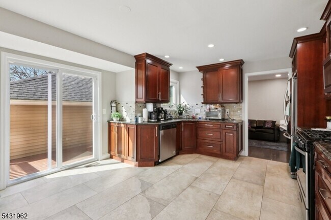 Building Photo - 210 Clarken Dr