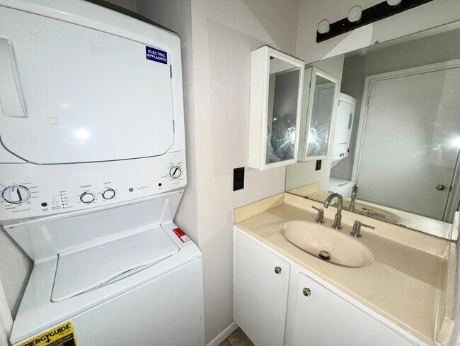 Building Photo - 728 Bering Dr