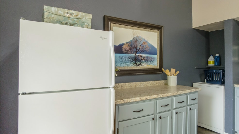 Building Photo - 420 Fall Creek Dr