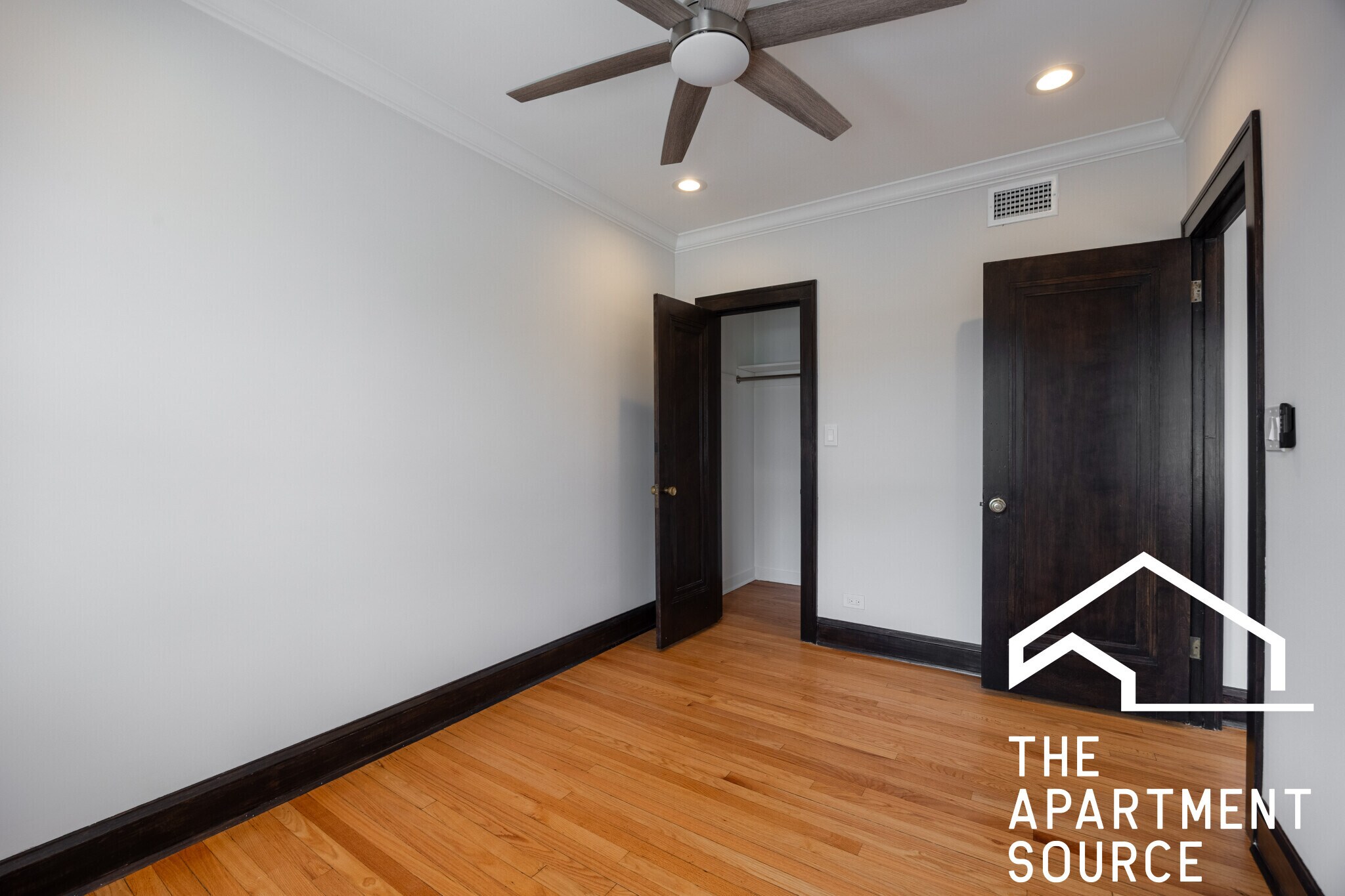 Building Photo - 6409 N Talman Ave