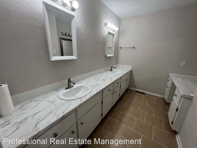 Building Photo - 4 br, 3 bath House - 5 Dunwoody Circle