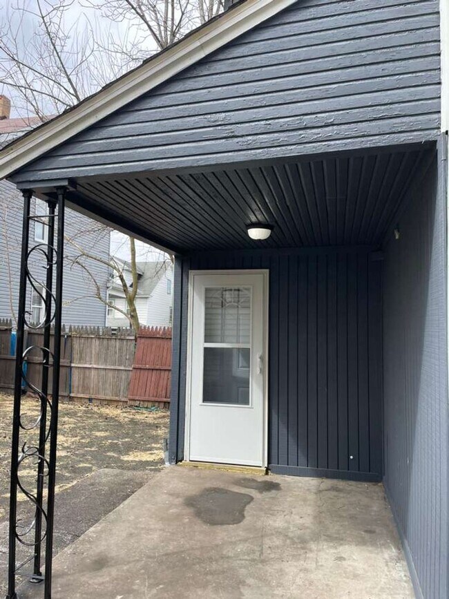 Building Photo - 315 10th St