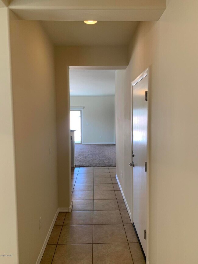 Building Photo - 14195 N Dart Point Way