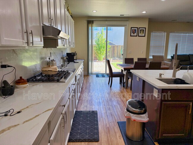 Building Photo - 49 E Heritage Dr