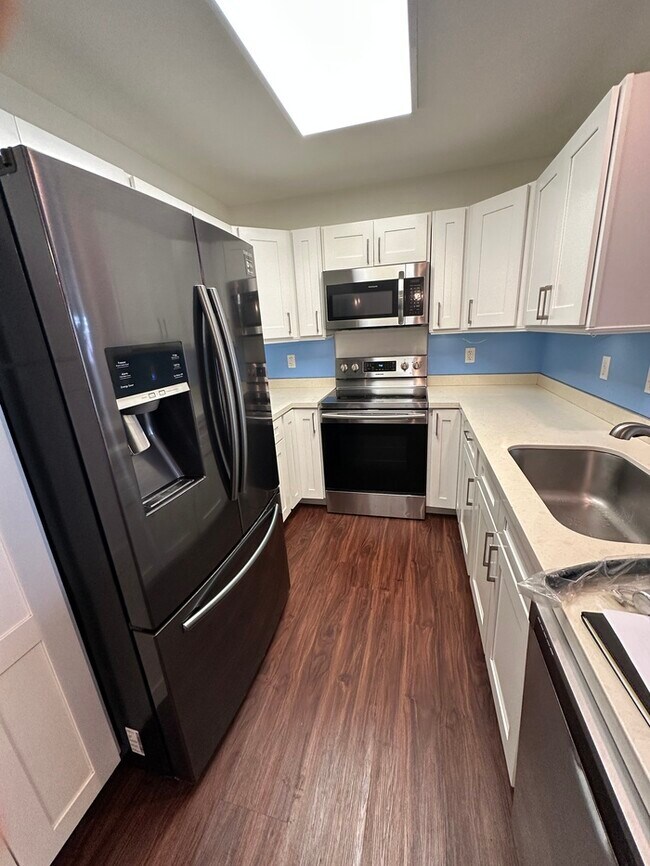 Building Photo - Bright & Breezy 2 bedroom Home in Evergree...