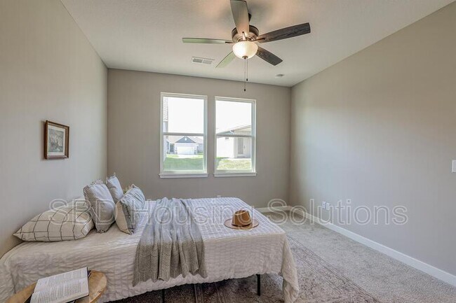 Building Photo - 27402 E Oak View Dr