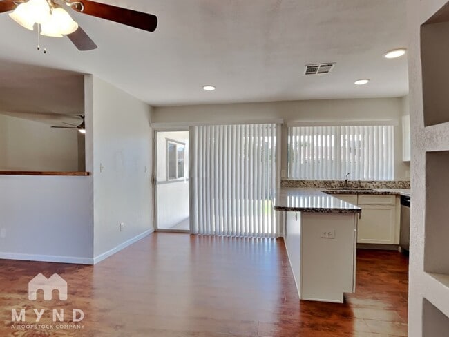 Building Photo - 725 W Utopia Rd