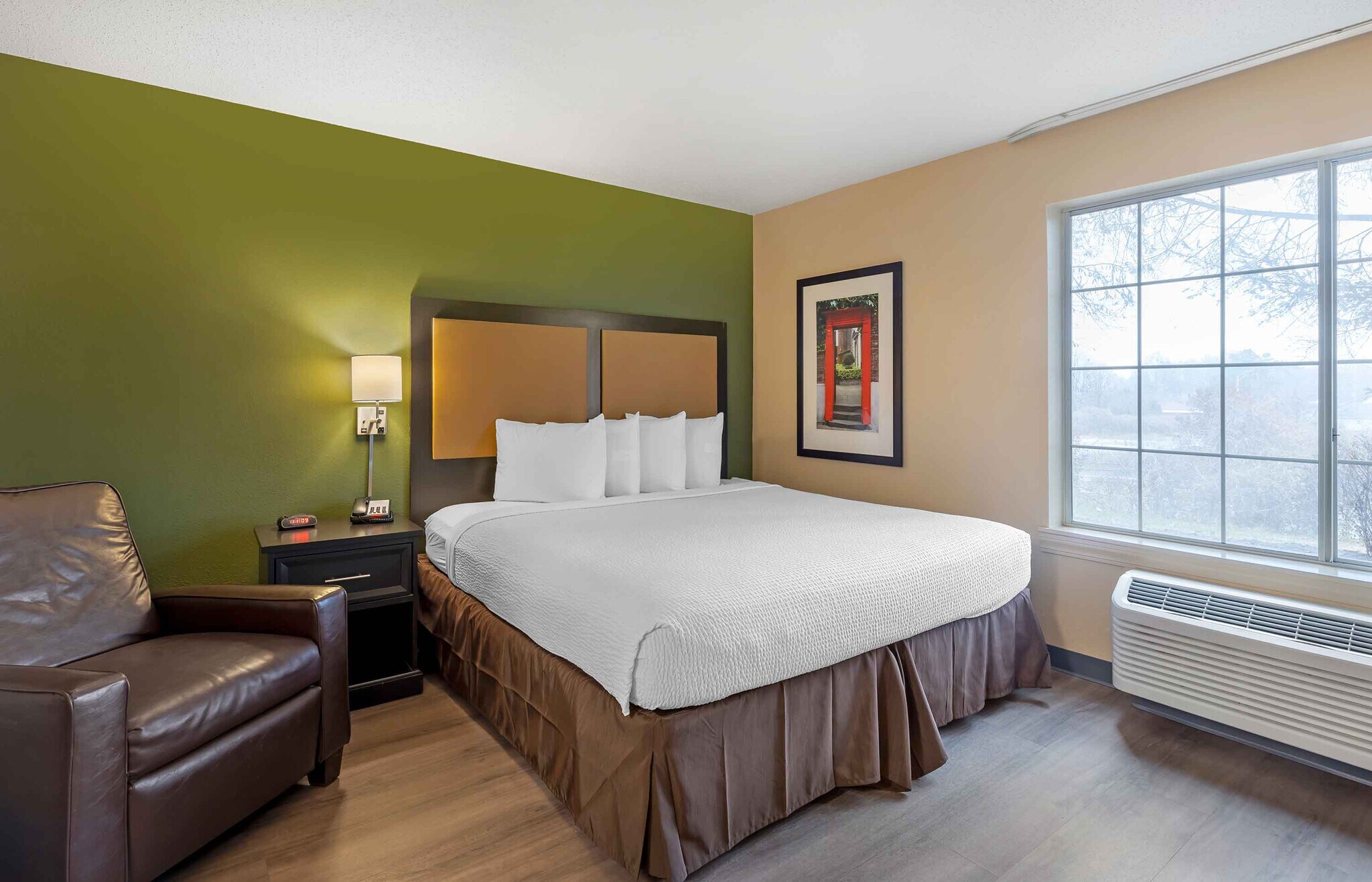 Building Photo - Furnished Studio-St. Louis - Airport - Central