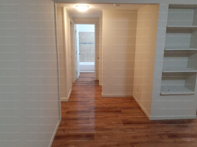 Building Photo - 306 Celery Ave S